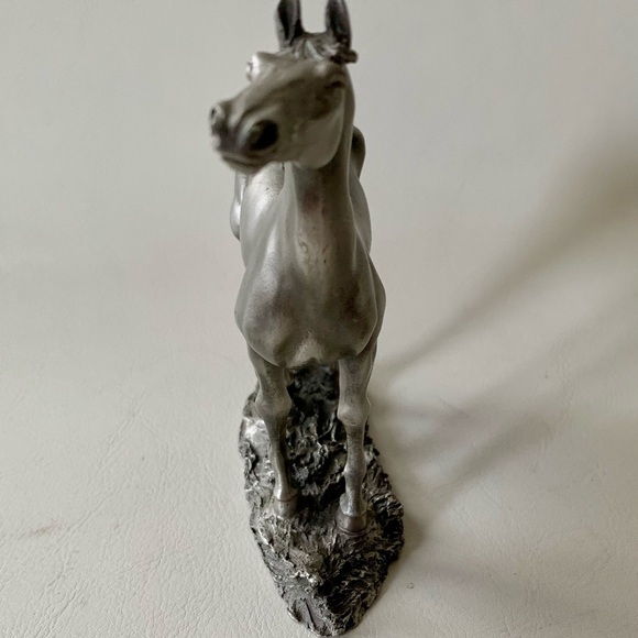Vintage Metal Pewter Thoroughbred Horse Statue By Lorn Mc Kean 1982 - Picture 8 of 13